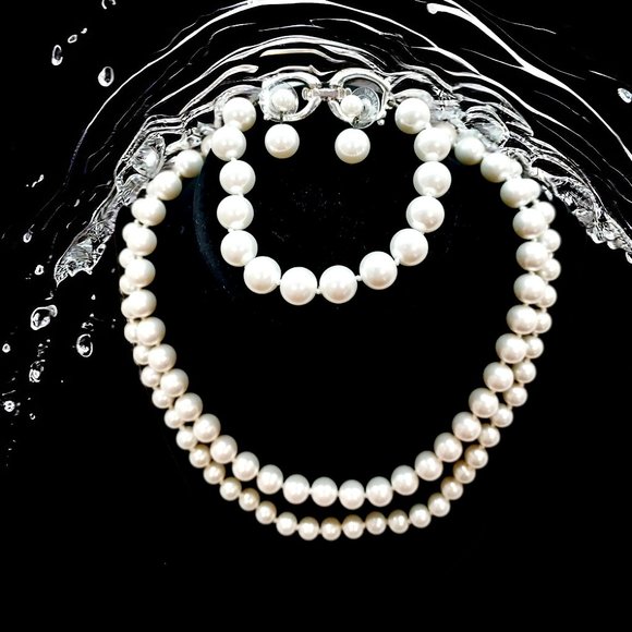 4 PIECE CULTURED PEARL SET: 2 NECKLACES, A BRACELET & PAIR OF EARRINGS - Picture 1 of 8
